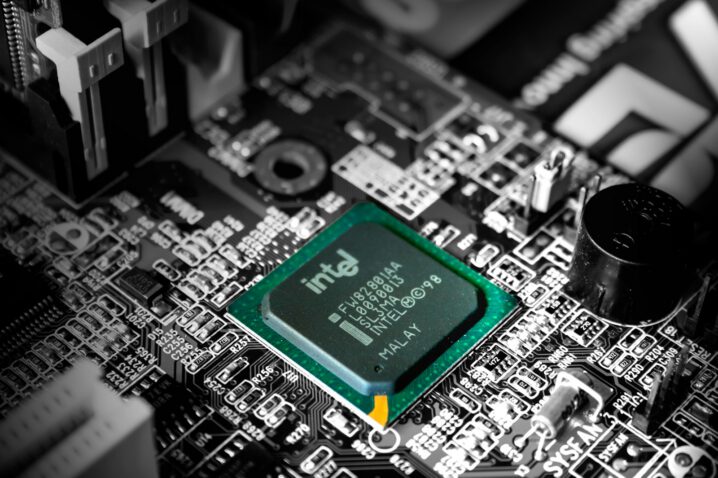 Intel Arrow Lake Engineering Samples Hit 5.8GHz Under LN2